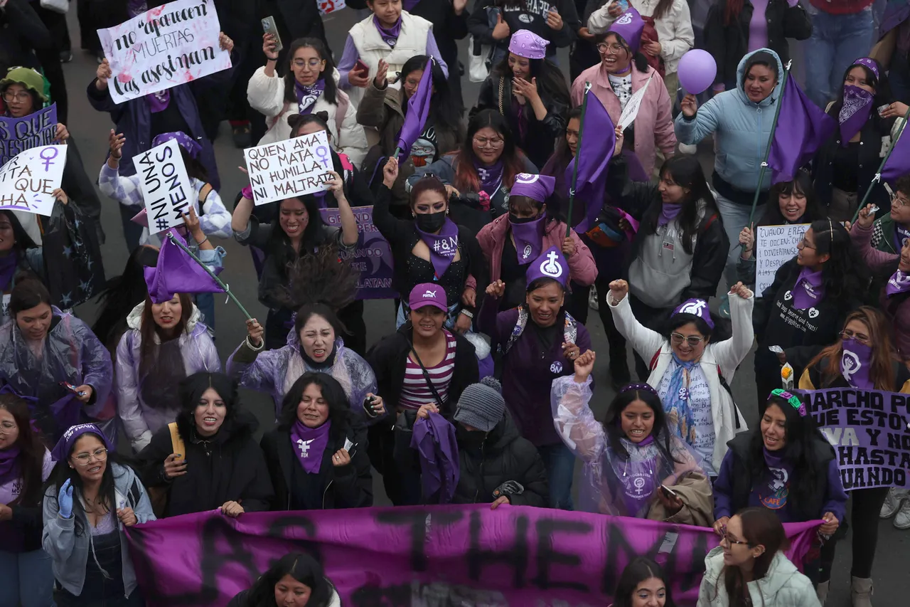 "Jamás se usará la fuerza": Gobierno lanza decálogo a estados para las marchas del 8M
