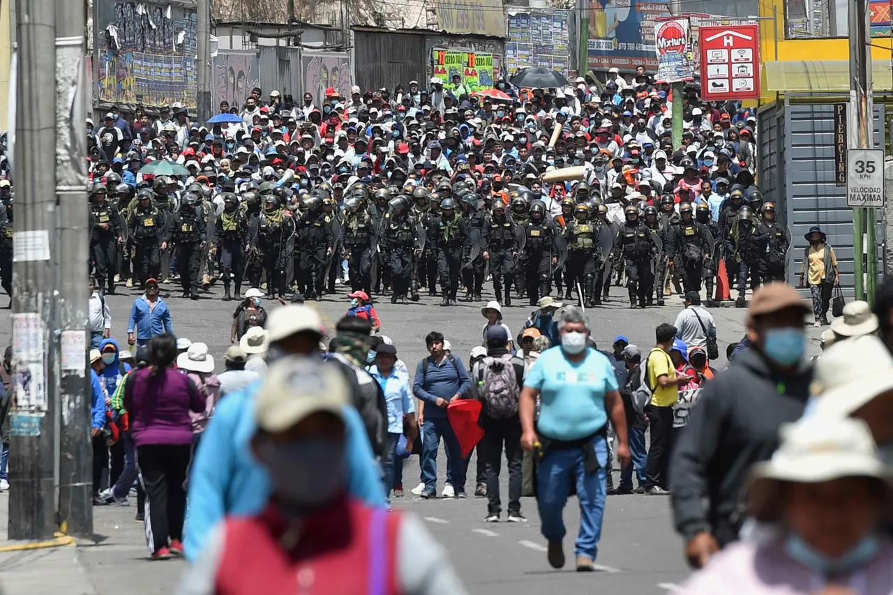 Gobierno peruano declara el estado de emergencia en todo el país por 30 días