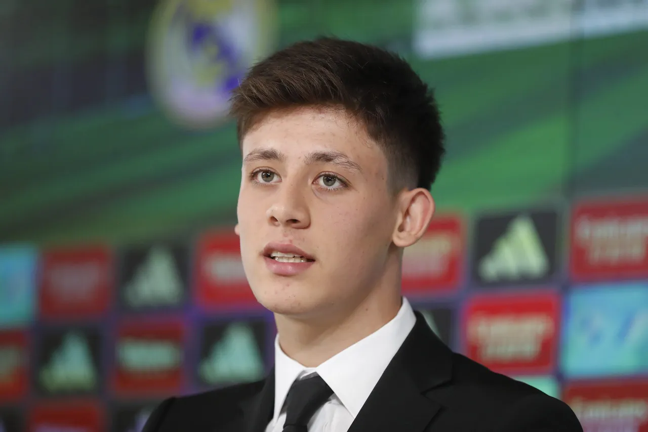 Güler en su &#8220;puesta de largo&#8221; como nuevo jugador del Real Madrid