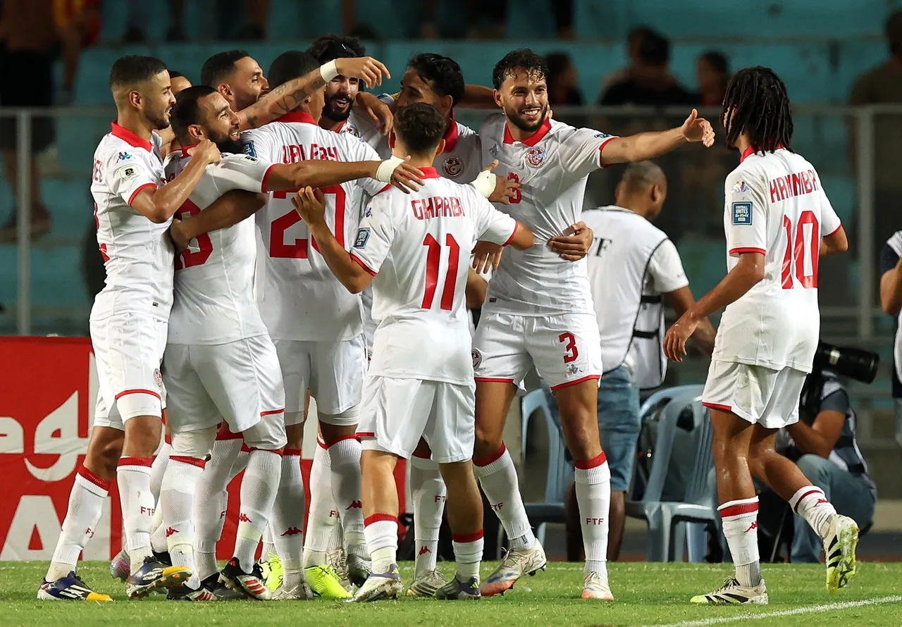 Players of Túnez celebrate scoring a goal during the FIFA World Cup 2026 qualification