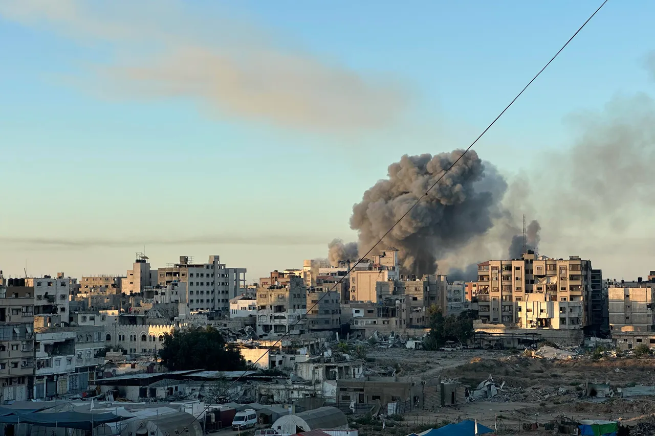 “Explosiones y destrucción en barrios de la ciudad de Gaza tras nuevos ataques israelíes, octubre de 2025.”