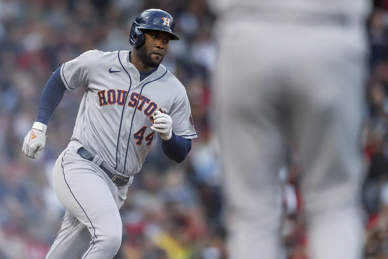 Cuba tiene en Yordan Álvarez a su mejor estandarte en el béisbol mayor