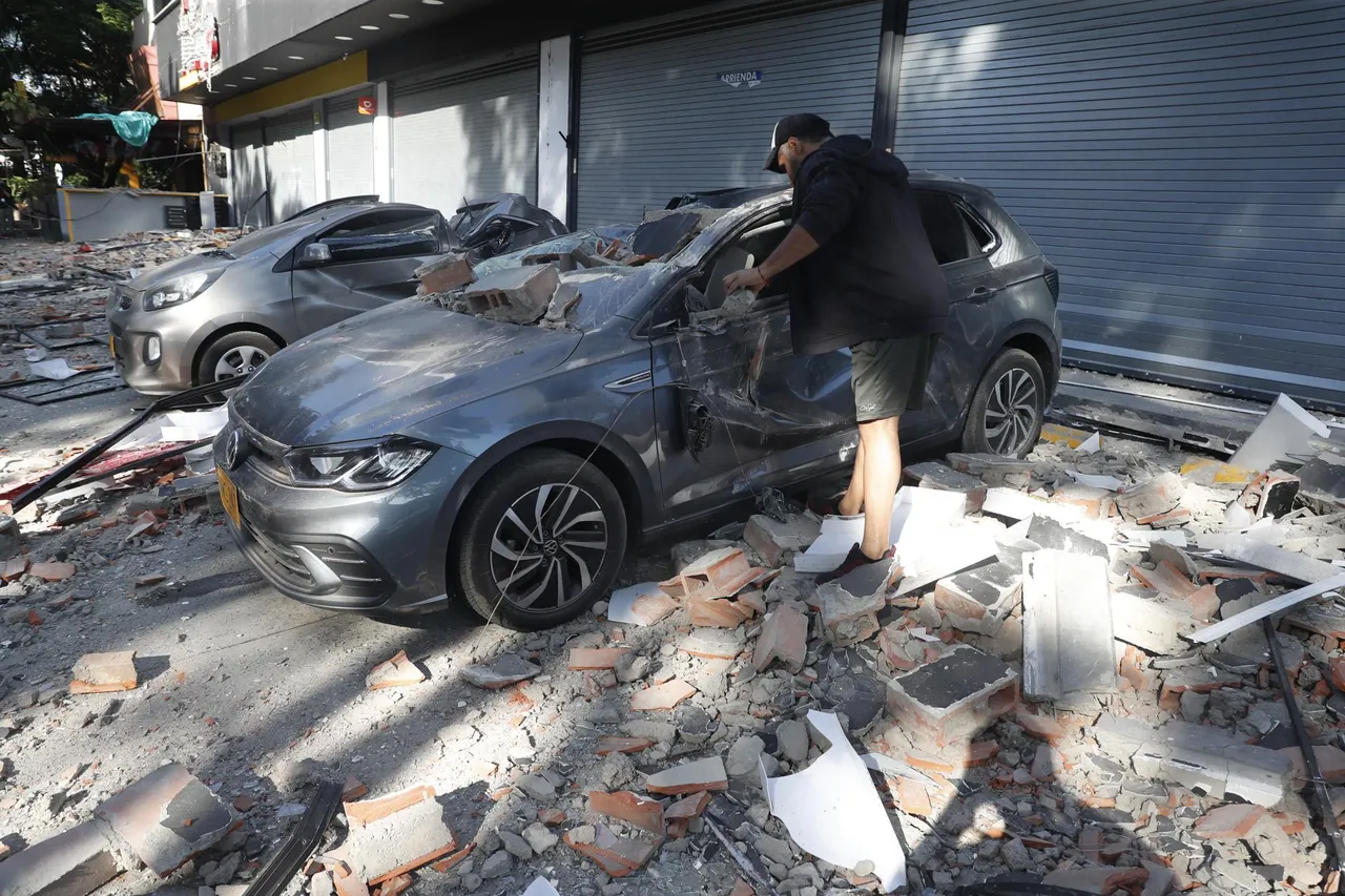 Temblor de magnitud 7,4 sacude a Colombia con graves daños materiales en varias ciudades