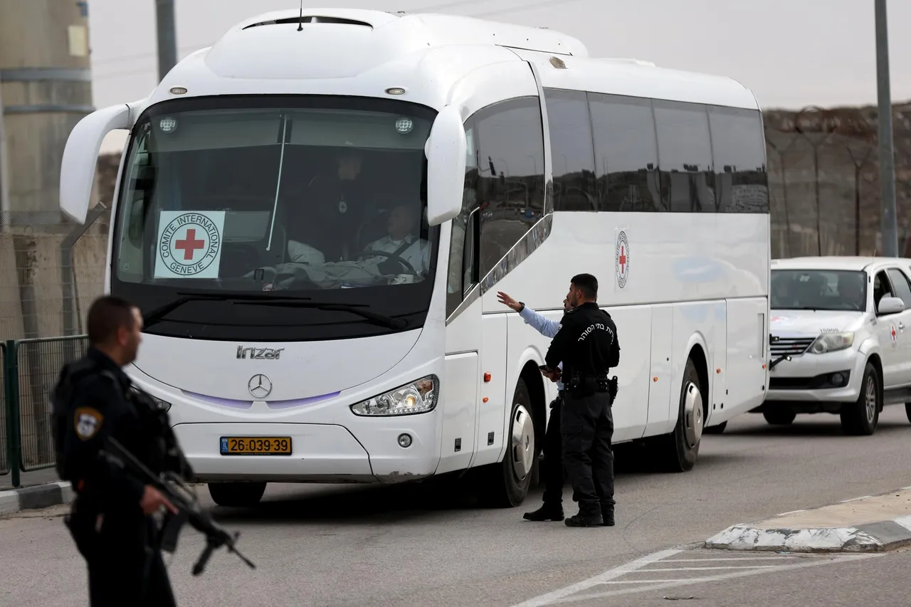 Security guards Ofer military prison ahead of expected Palestinian prisoner release