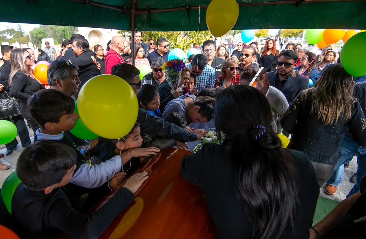 Sepultan a jurista de género no binario entre cuestionamientos a la fiscalía en México