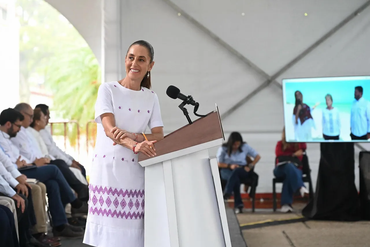 Sheinbaum descarta "desalojar" a los maestros concentrados en CDMX