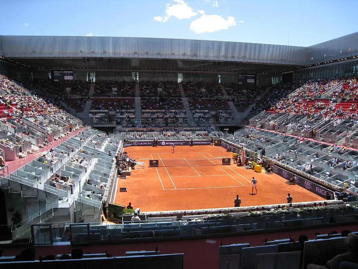1200px-Caroline_Wozniacki_and_Dinara_Safina_at_the_2009_Mutua_Madrileña_Madrid_Open