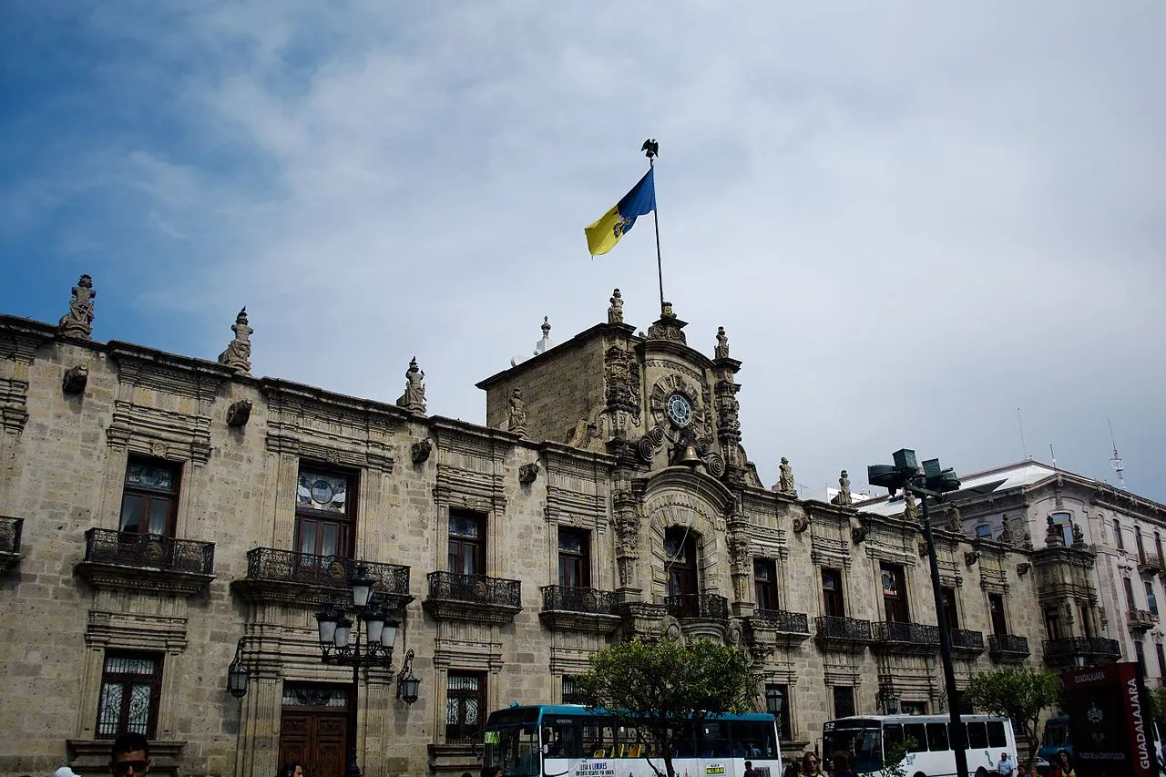 1280px-Palacio_de_Gobierno_de_Jalisco_-_Fachada