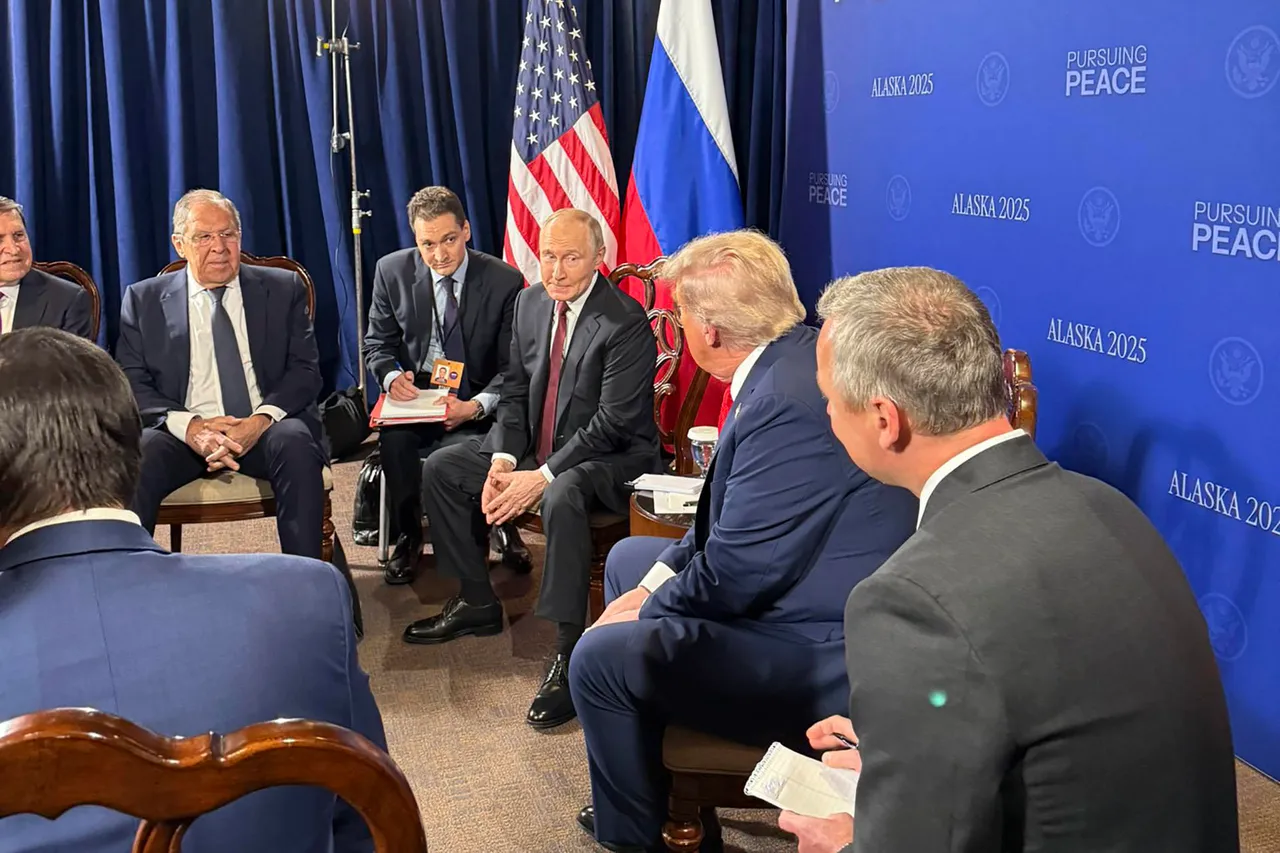 Trump y Putin comienzan a su reunión acompañados de sus delegaciones