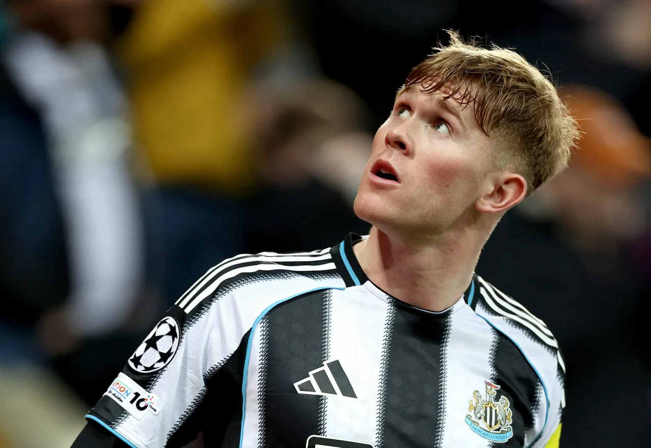 ewis Hall of Newcastle looks on during the UEFA Champions League match between Newcastle United and PSV Eindhoven