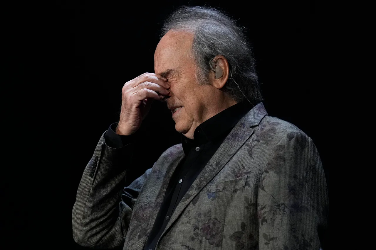 Serrat se despide definitivamente de los escenarios rodeado de personalidades