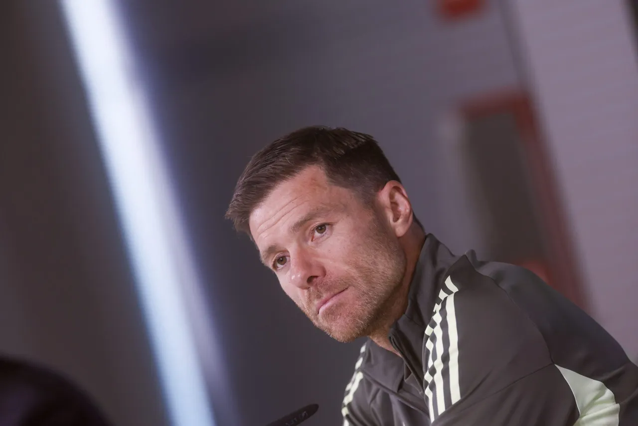 El entrenador del Real Madrid, Xabi Alonso, durante la rueda de prensa posterior