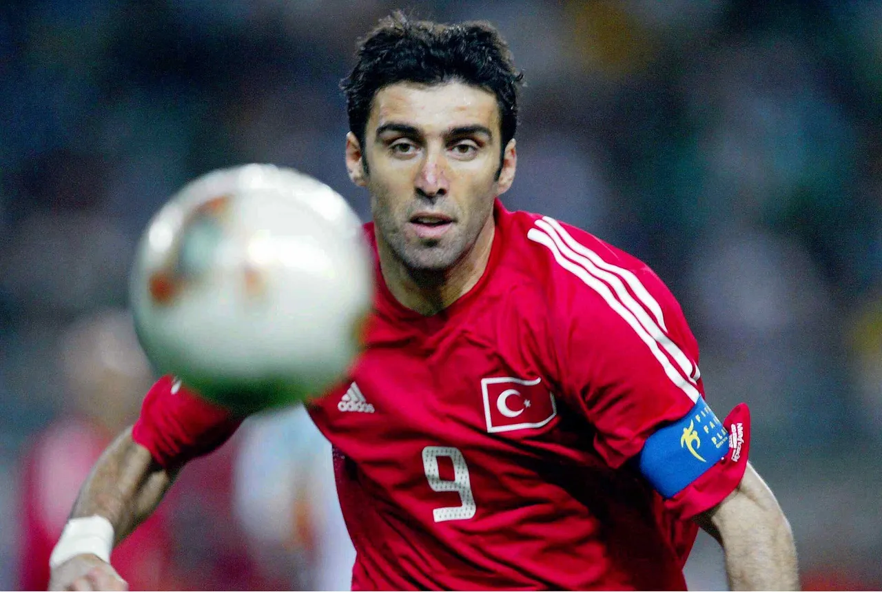 Sumado a la estelar actuación de la selección de Turquía en la Copa Mundial de 2002, el delantero Hakan Sukur dejó en dicha cita una marca personal con un gol a los 11 segundos