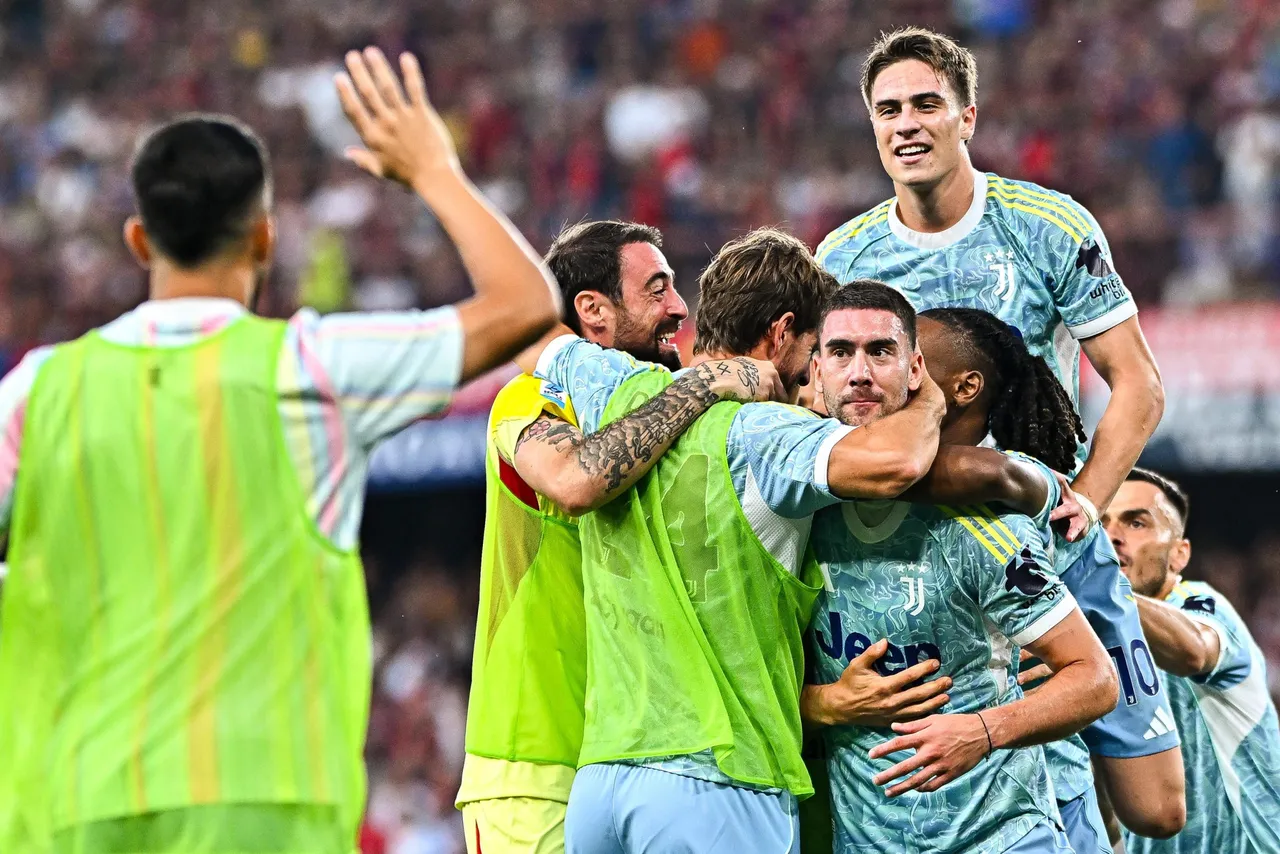 Juventus' Dusan Vlahovic (C) celebrates with his teammates after scoring the 0-1 goal during