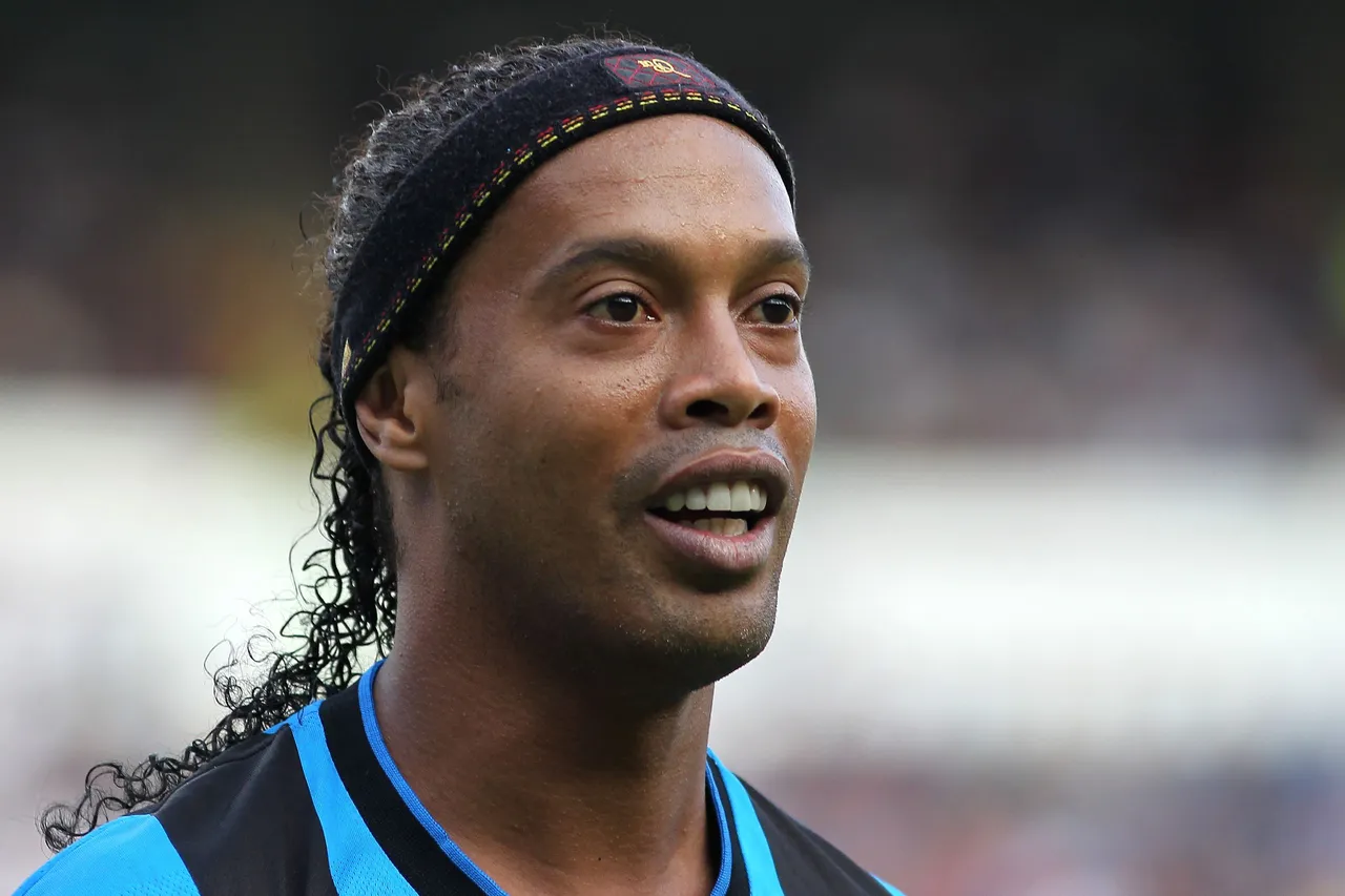 024140515RAGDI_CFI_QRO_VER_RONALDINHO