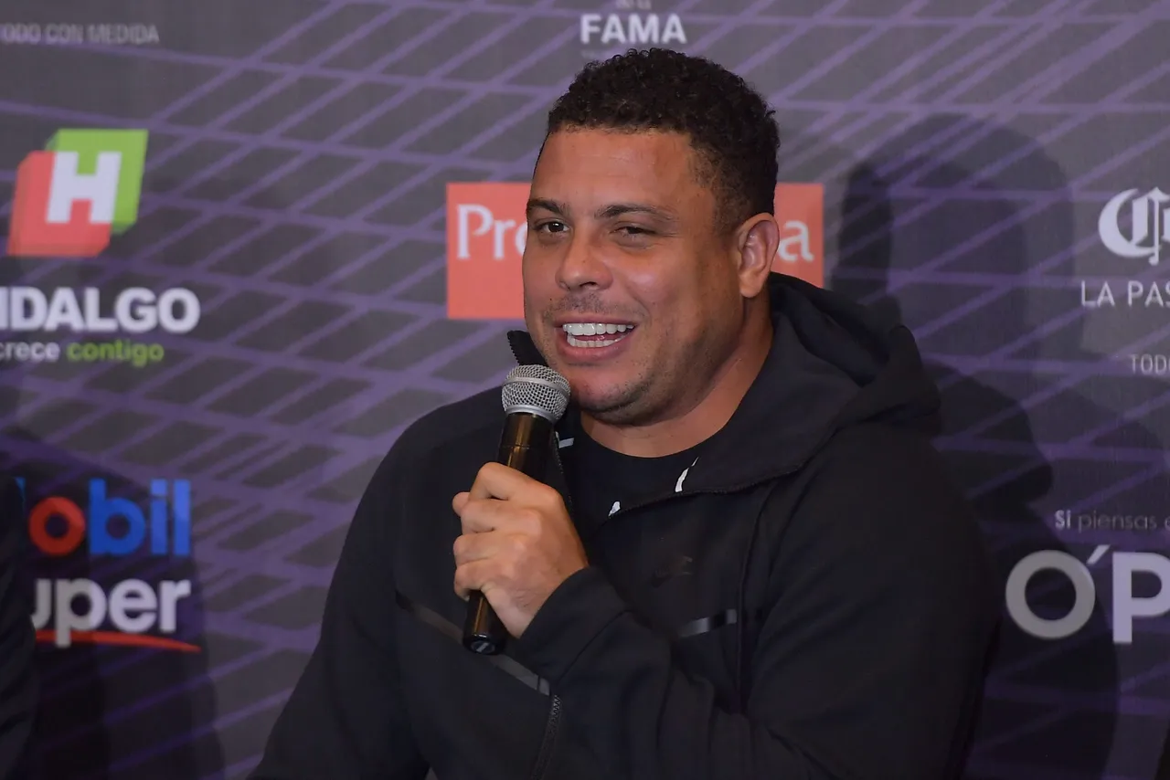 004081116MIO_SAL_FAM_RONALDO