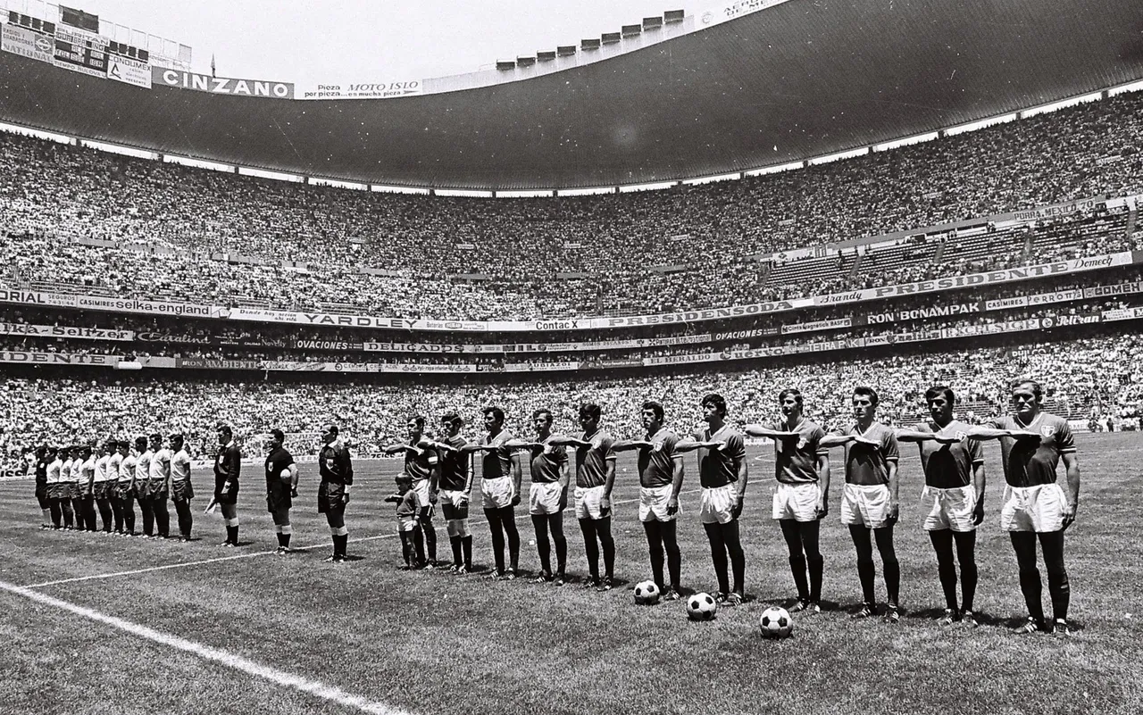 Si hay una urbe que tiene su nombre grabado en la historia de los mundiales de fútbol, esa es Ciudad de México.