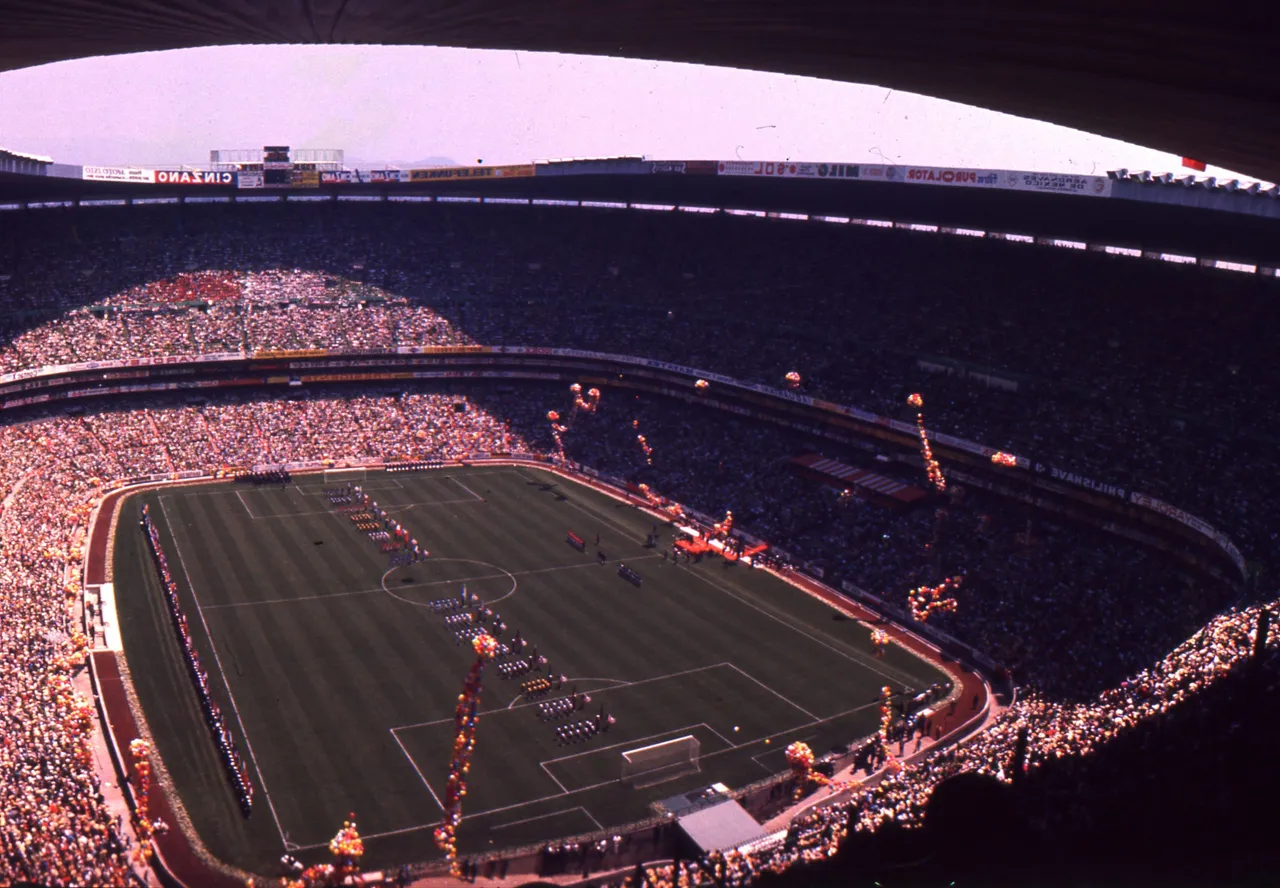 _ESTADIO_AZTECA_1970