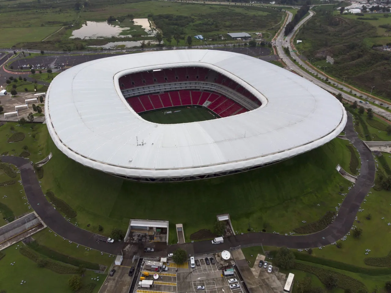 Guadalajara quiere hablar de futbol, de estadios llenos y de la fiesta que traerá la Copa Mundial de la FIFA 2026. Pero este domingo