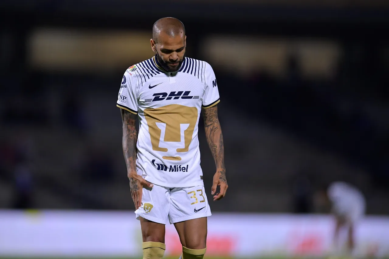 Dani Alves of Pumas during the game Pumas UNAM vs Mazatlan FC, corresponding Round 05 the Torneo Apertura 2022 of the Liga BBVA MX at Olimpico Universitario Stadium, on July 27, 2022. Dani Alves de Pumas durante el partido Pumas UNAM vs Mazatlan FC, correspondiente a la Jornada 05 del Torneo Apertura 2022 de la Liga BBVA MX en el Estadio Olimpico Universitario, el 27 de julio de 2022.