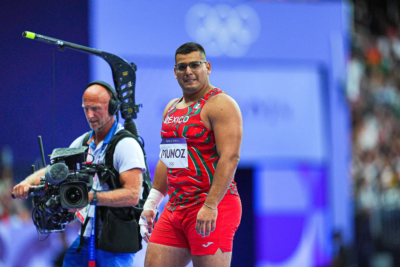 Uziel Muñoz logró este sábado en Tokio una medalla de plata histórica al ser la primera de un mexicano en lanzamiento de peso