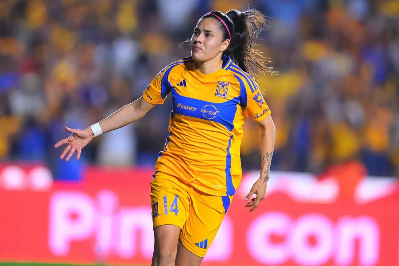 La mexicana Lizbeth Ovalle, gracias a su espectacular tanto de 'escorpión' con Tigres contra el Guadalajara de la Liga mexicana femenina. El 3 de marzo