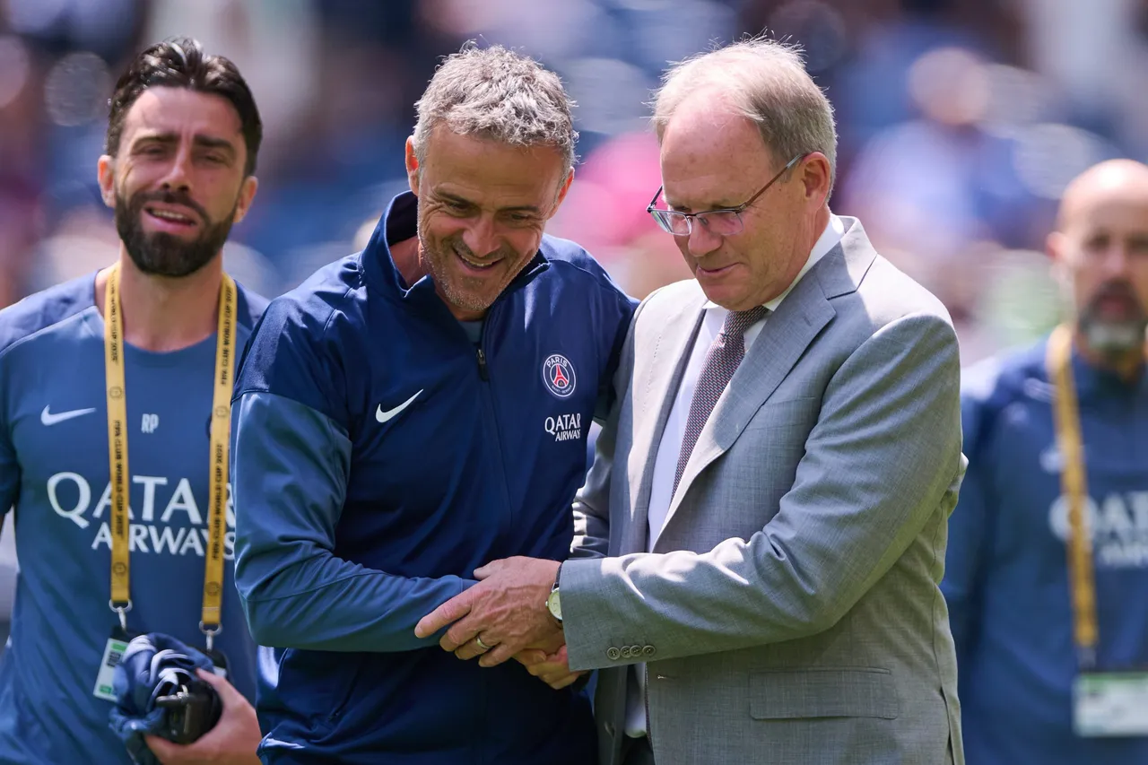 El París Saint Germain (PSG) fue galardonado este lunes con el trofeo al mejor club de la pasada temporada. De fútbol masculino