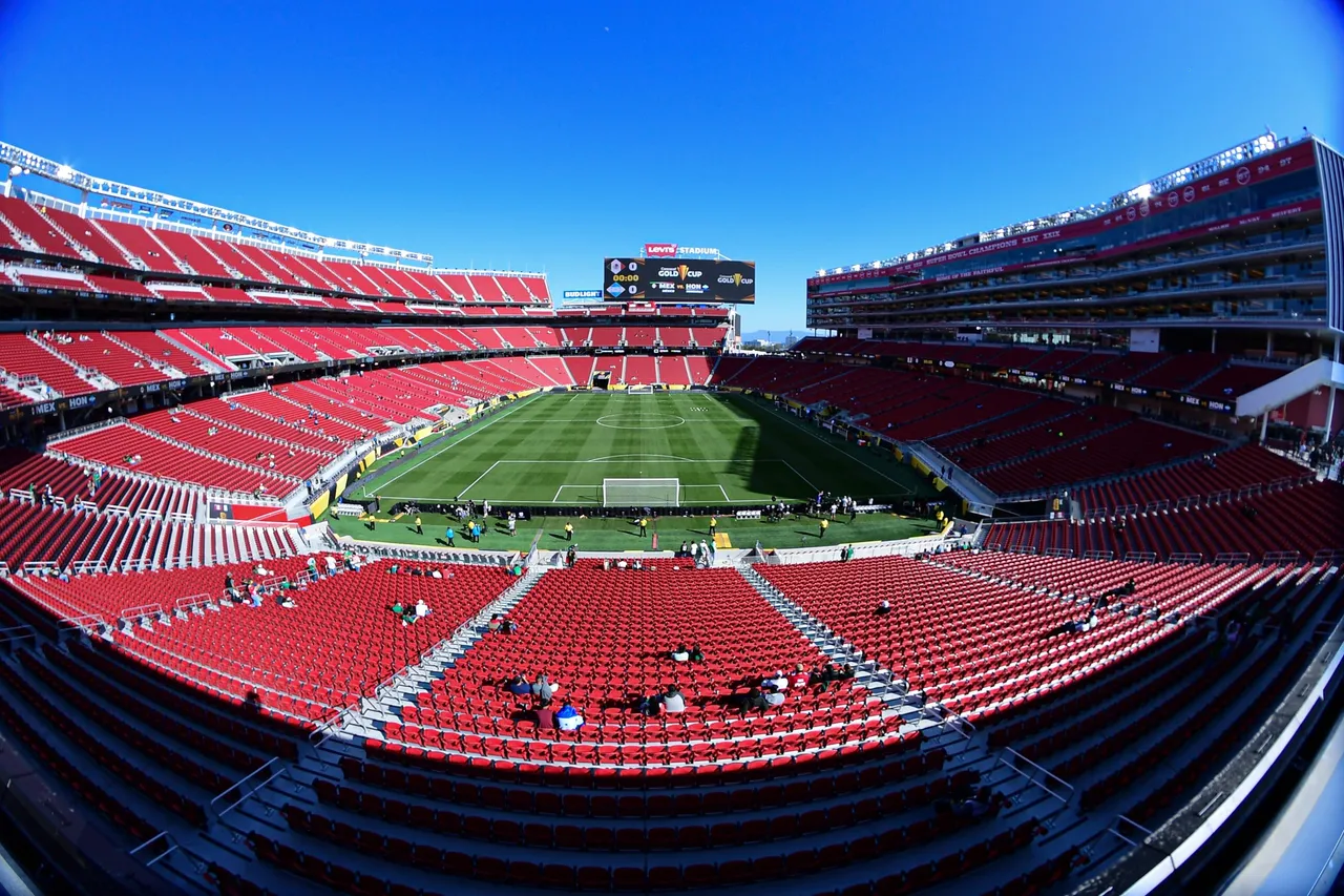 John Lynch, gerente general de los San Francisco 49ers, afirmó este miércoles que su equipo investigará si entrenar cerca de una subestación eléctrica provocó