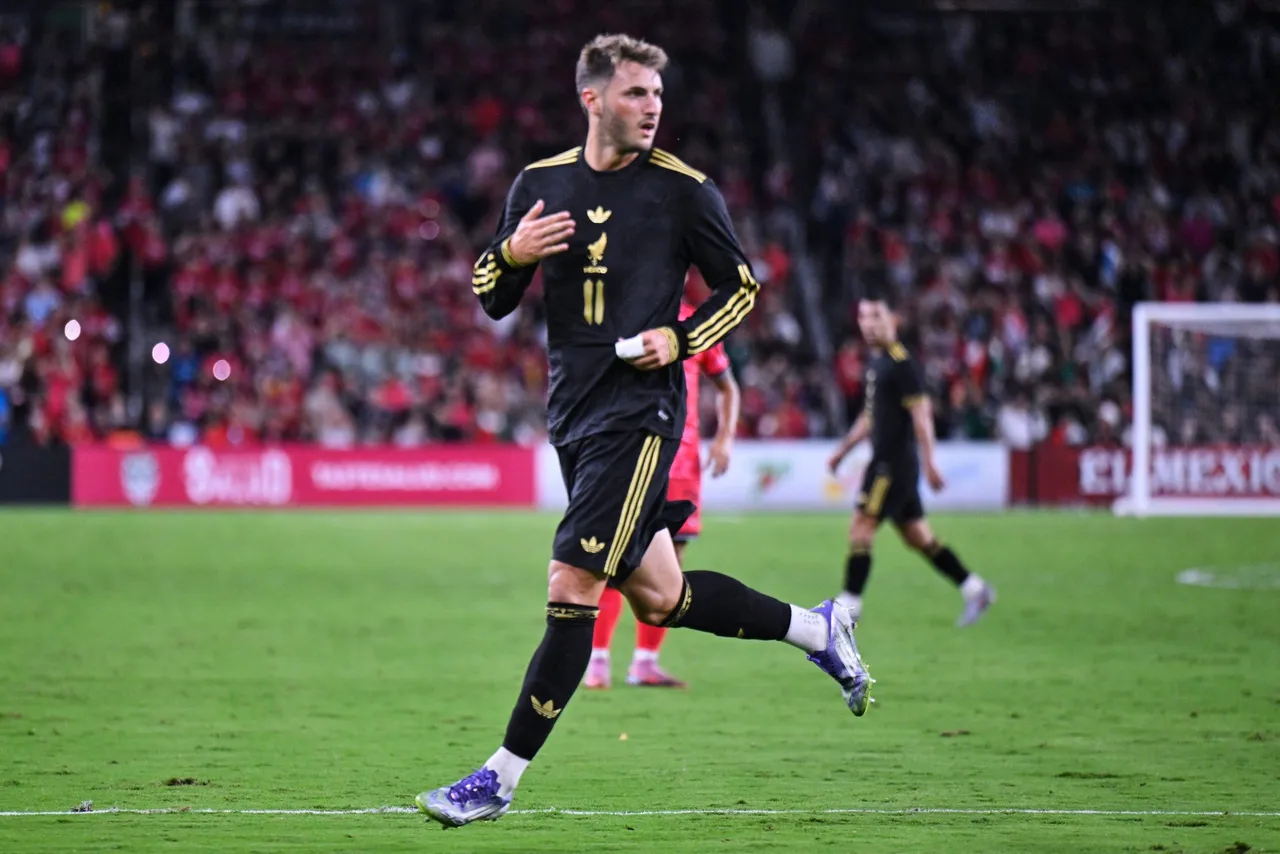 Santiago Giménez evitó este martes la caída de la selección mexicana de fútbol, al darle el empate en el agregado 2-2 ante Corea del Su
