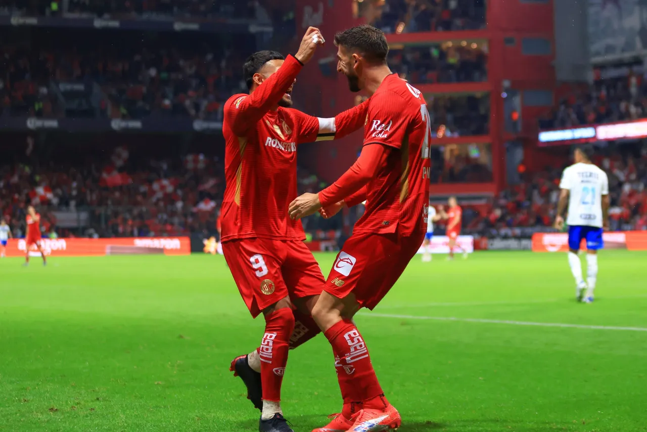 En un duelo lleno de emociones y goles, Toluca se impuso con autoridad 6-2 sobre Rayados de Monterrey, luego de reponerse