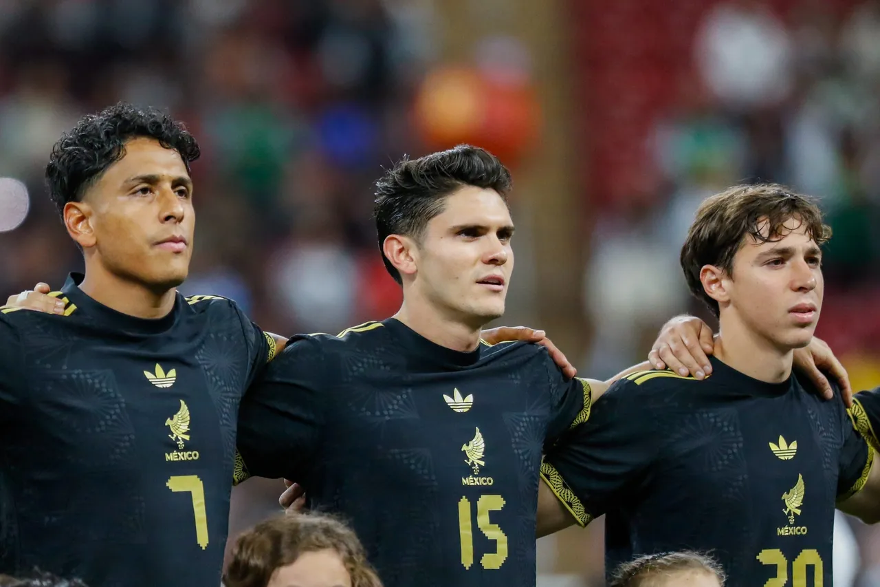 La selección de Ecuador sacó este martes con solvencia un empate 1-1 a la de México, que mostró una ligera mejoría tras la goleada