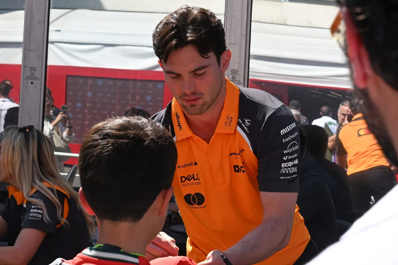 El piloto mexicano mejor conocido como Pato O'Ward becado de la escudería Mclaren, tendrá actividad este viernes en el Autódromo