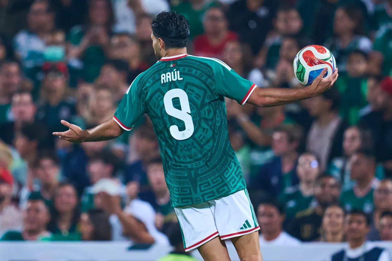 Las selecciones de fútbol de México y Paraguay se medirán este martes necesitadas de una victoria en un amistoso en el estadio Alamodone