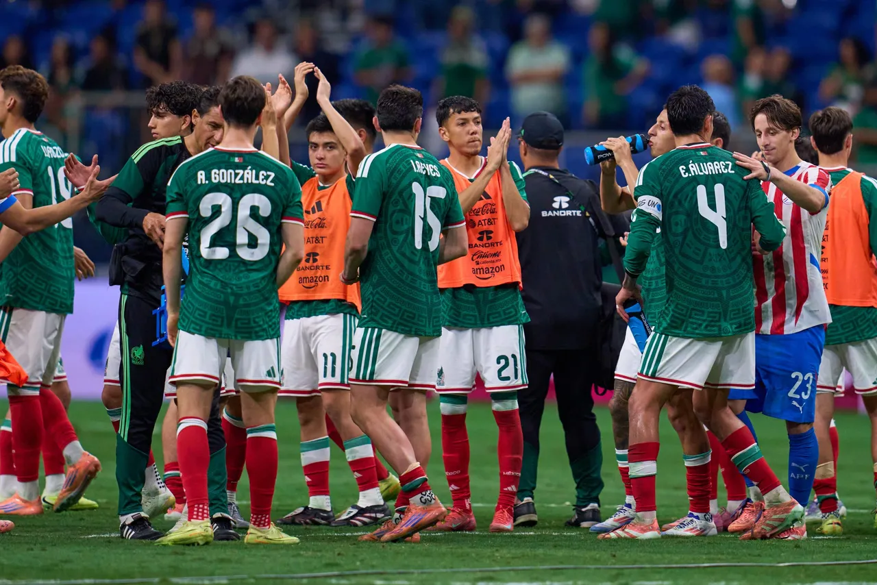 México, decimocuarta, que continuó con su vuelo bajo en un partido amistoso celebrado en San Antonio (Texas).