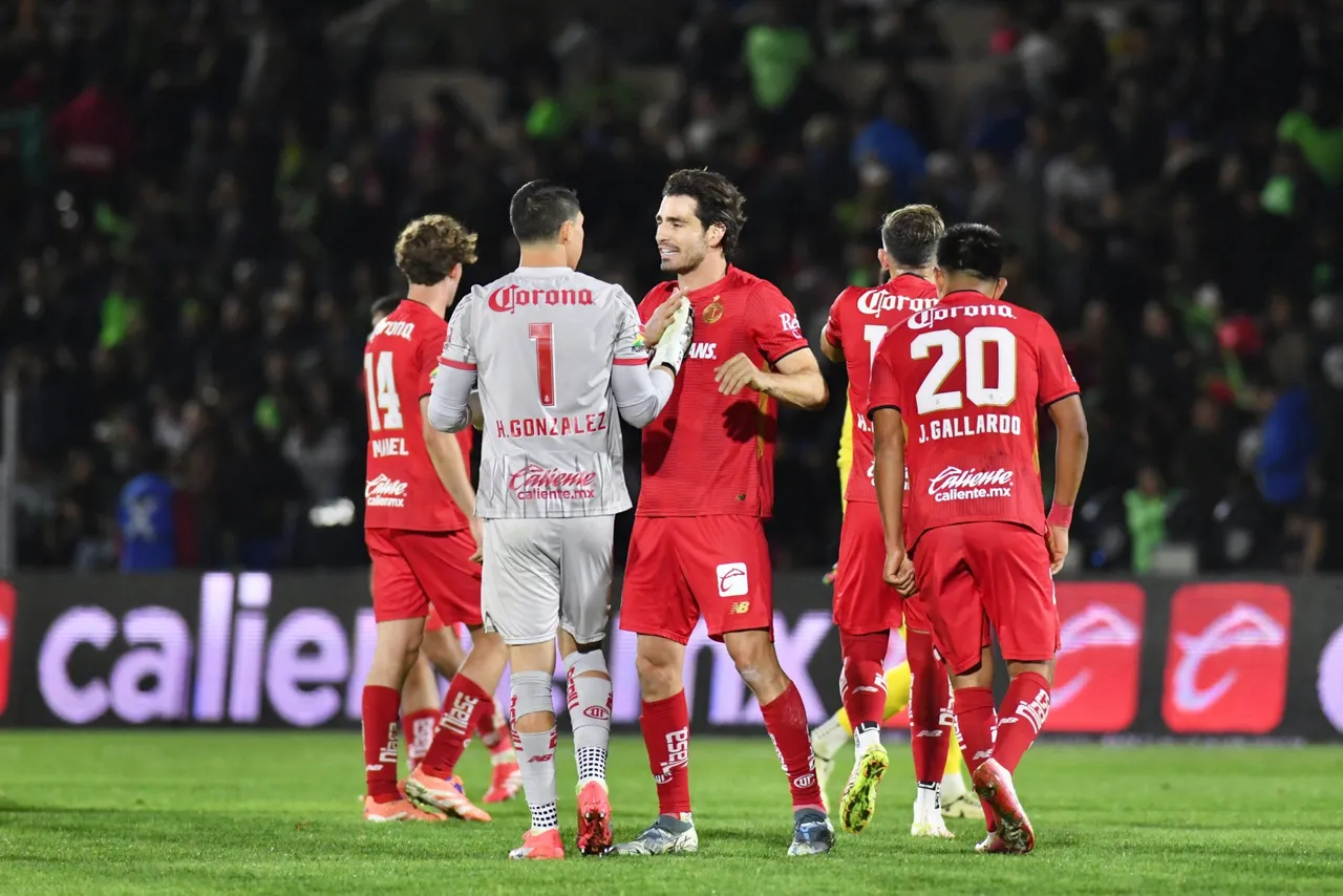 Paulinho se consolidó este miércoles como el máximo goleador del fútbol mexicano al convertir un tanto en la victoria a domicilio del campeón Toluca por 1-2 sobre Juárez en el comienzo de los cuartos de final del torneo Apertura.
