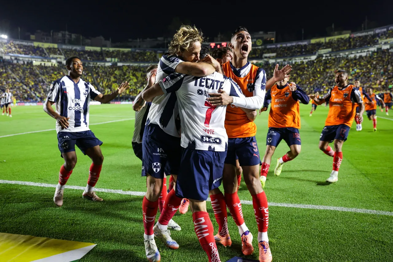 El argentino Germán Berterame anotó un gol de cabeza en el tiempo de descuento para convertir este sábado a Monterrey en el primer semifinalista