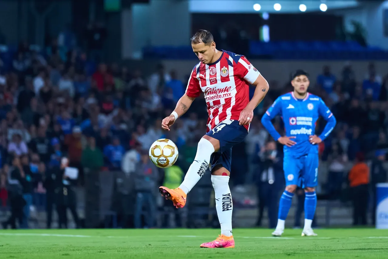 El Cruz Azul del entrenador argentino Nicolás Larcamón derrotó este domingo por 3-2 a las Chivas