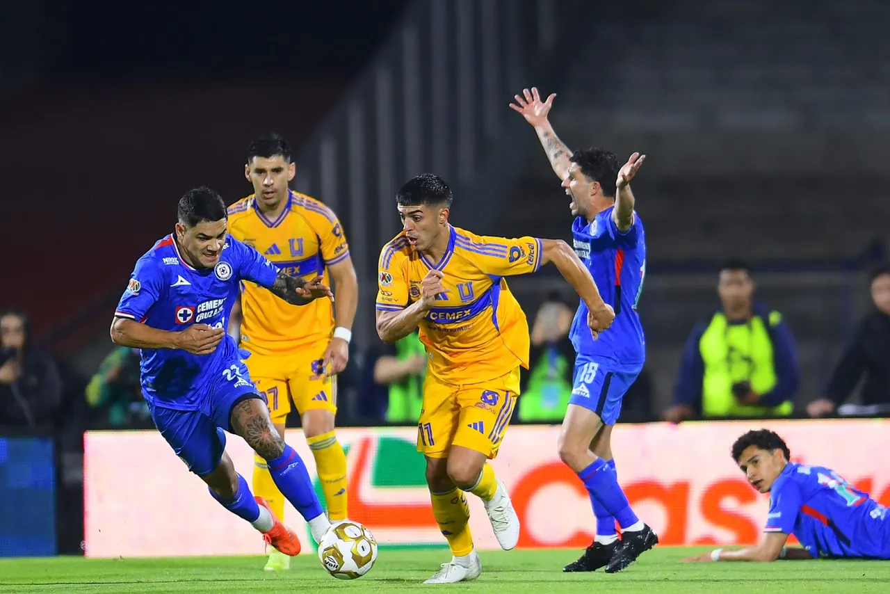 Tigres UANL un empate 1-1 con Cruz Azul, en la semifinal del Apertura 2025.