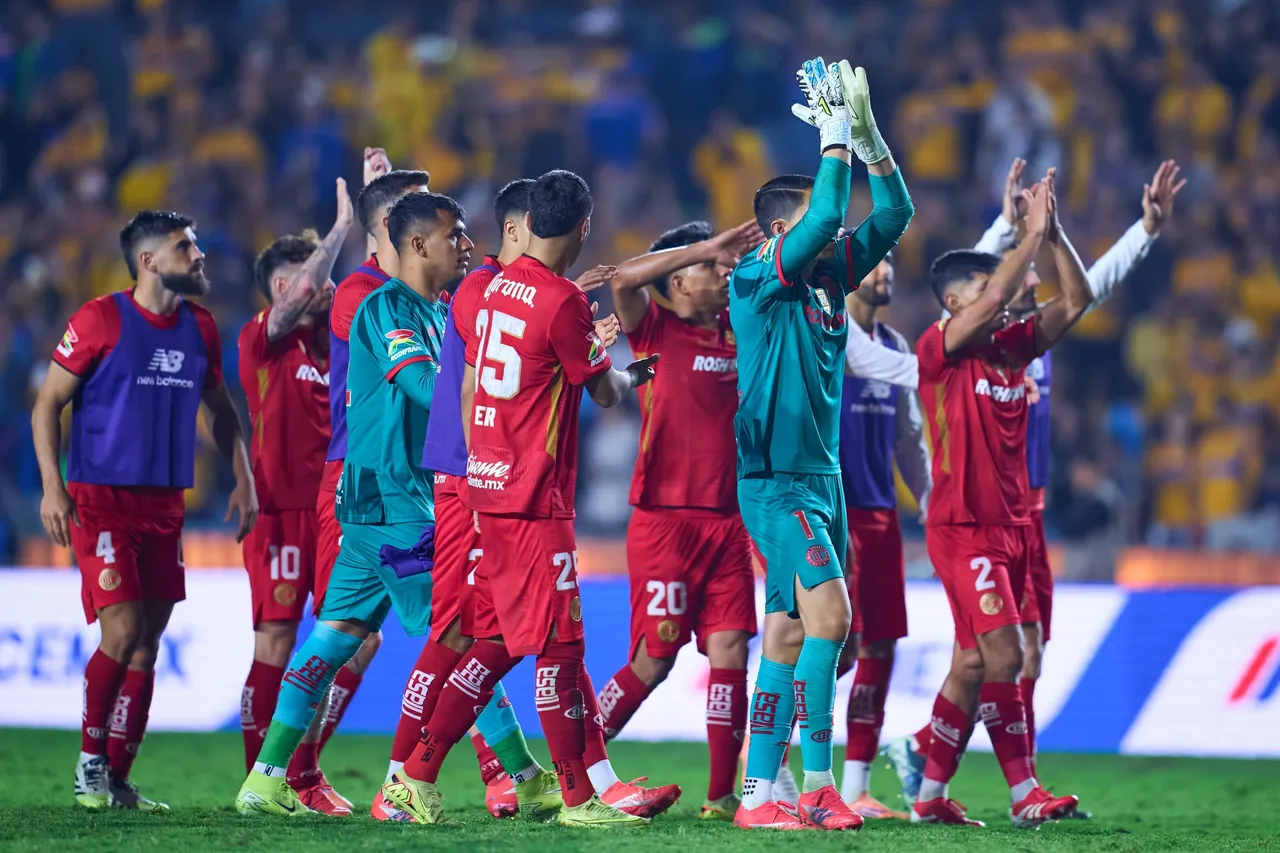 El Toluca, del goleador portugués Paulinho, recibirá mañana al Tigres UANL, del campeón mundial con Argentina Ángel Correa, con la idea de ganar por dos goles
