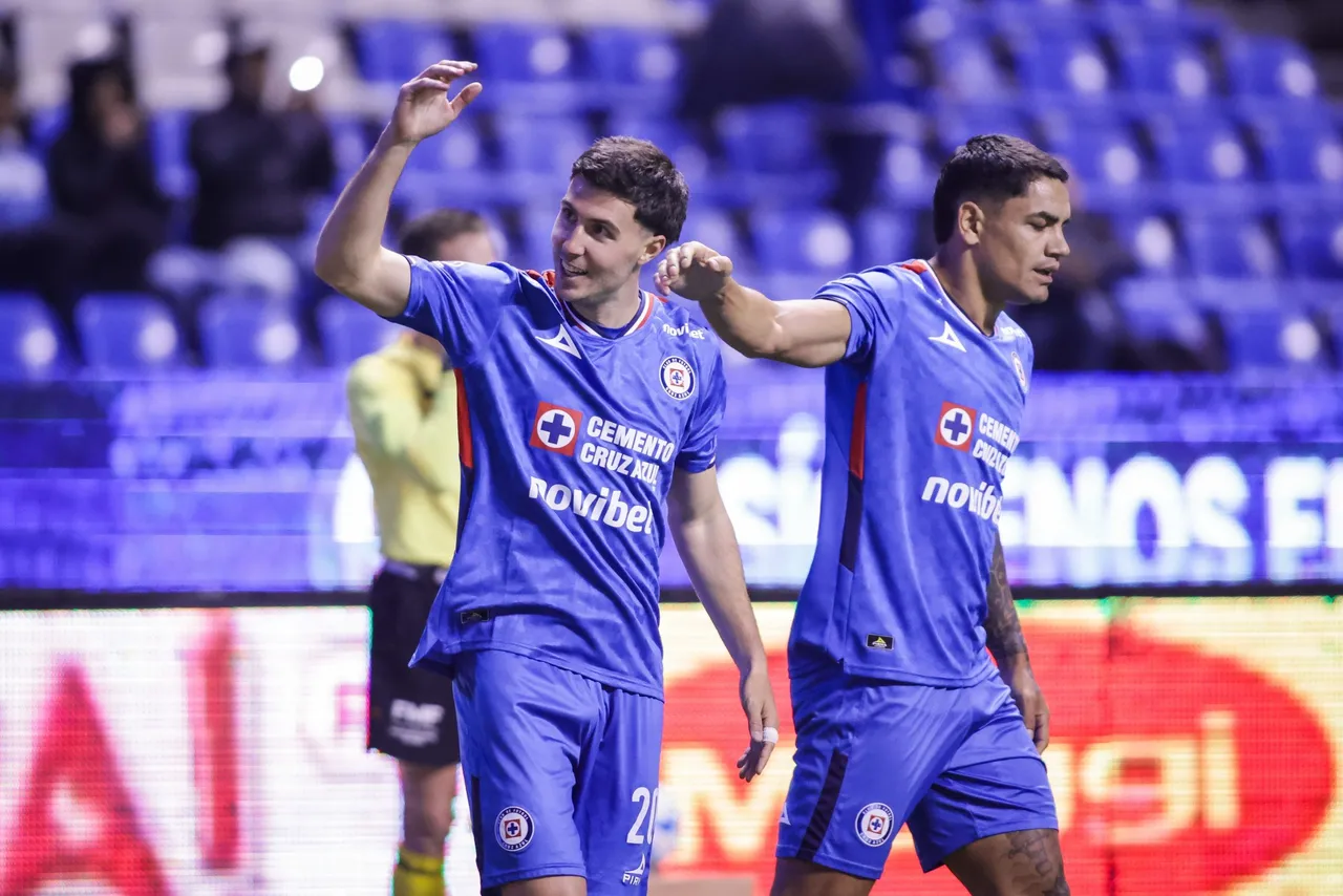 El argentino José Paradela selló este sábado una sufrida victoria de Cruz Azul por 0-1 sobre Puebla en la tercera jornada del torneo Clausura 2026