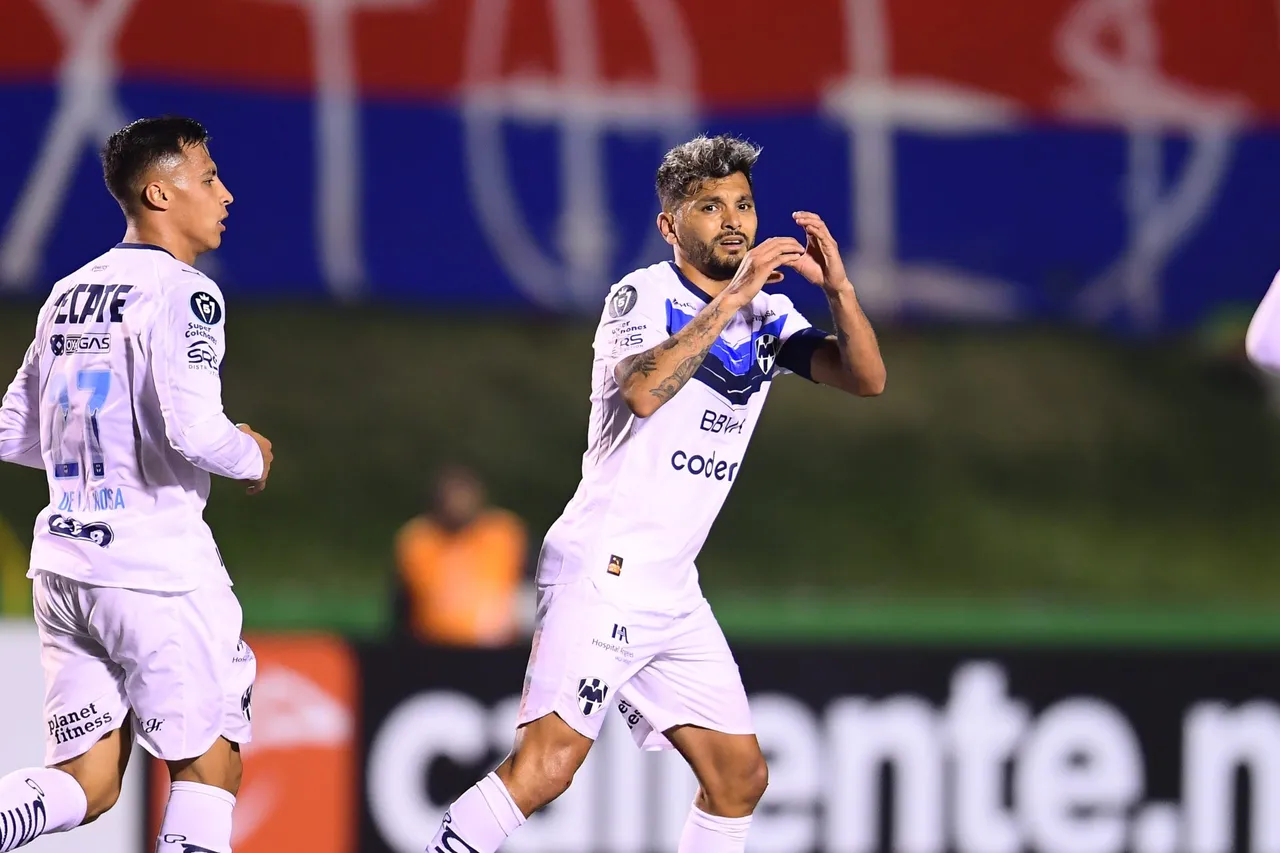 El Monterrey rescató este miércoles un empate por 1-1 en Guatemala frente al Xelajú con un gol en tiempo agregado por parte de Jesús Corona