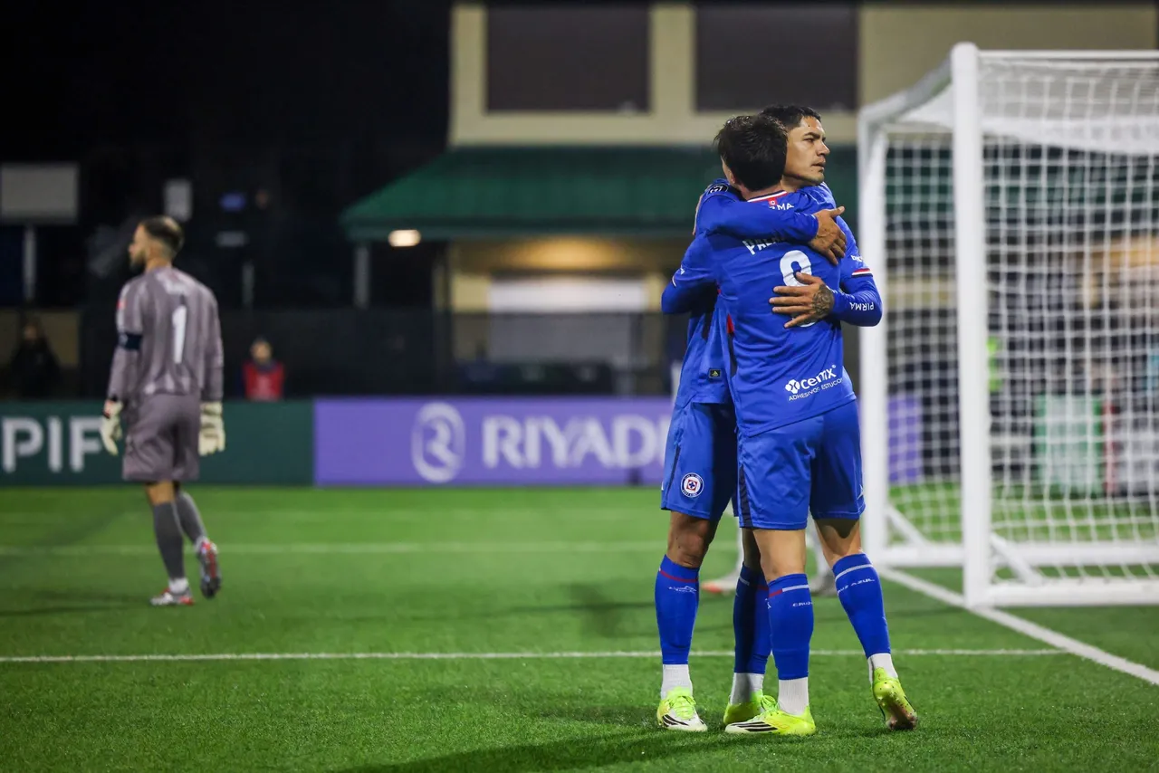 Cruz Azul arrancó su participación en la Concacaf Champions Cup con un triunfo contundente de 0-3 sobre Vancouver FC en el partido de ida.