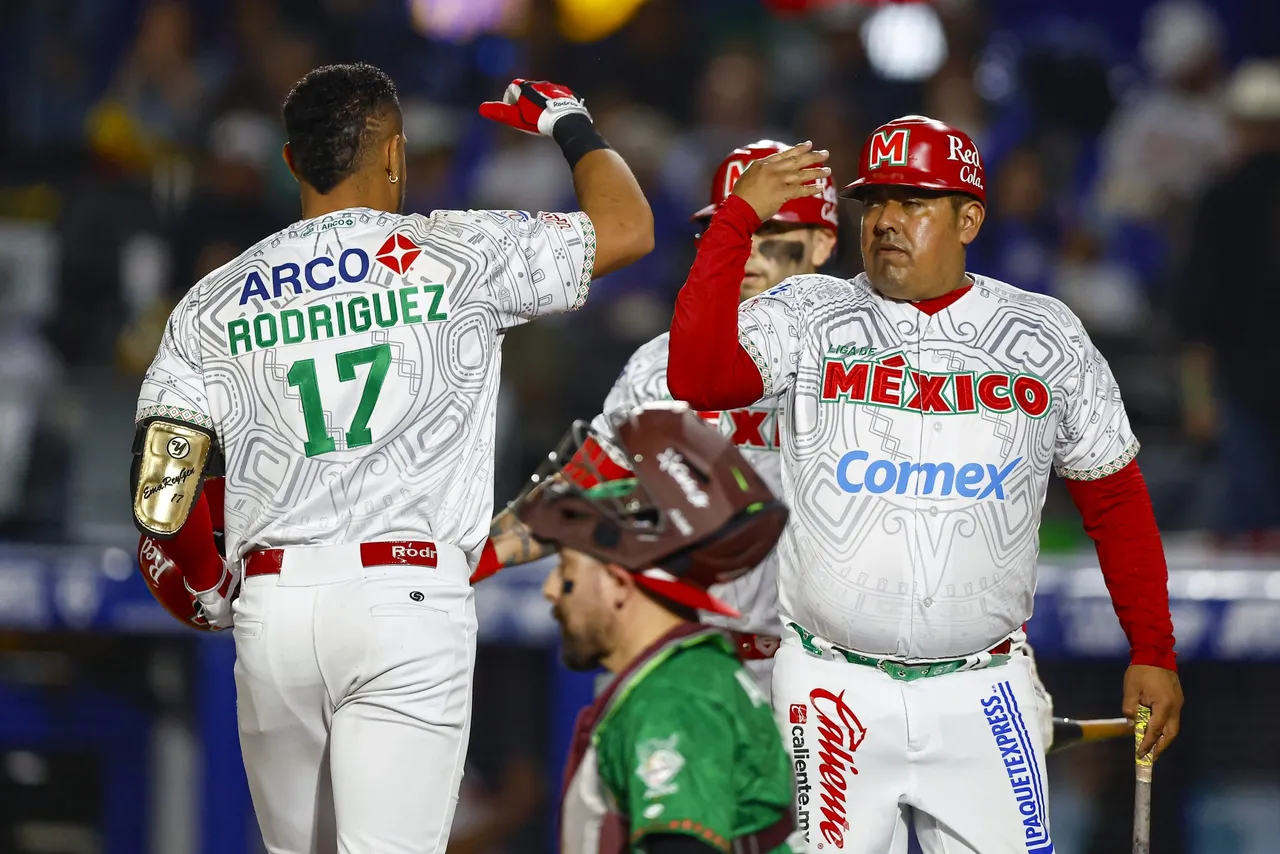 Los Charros de Jalisco, vencieron este miércoles 4-2 a los Tomateros de Culiacán y aseguraron su lugar en la semifinal de la Serie del Caribe