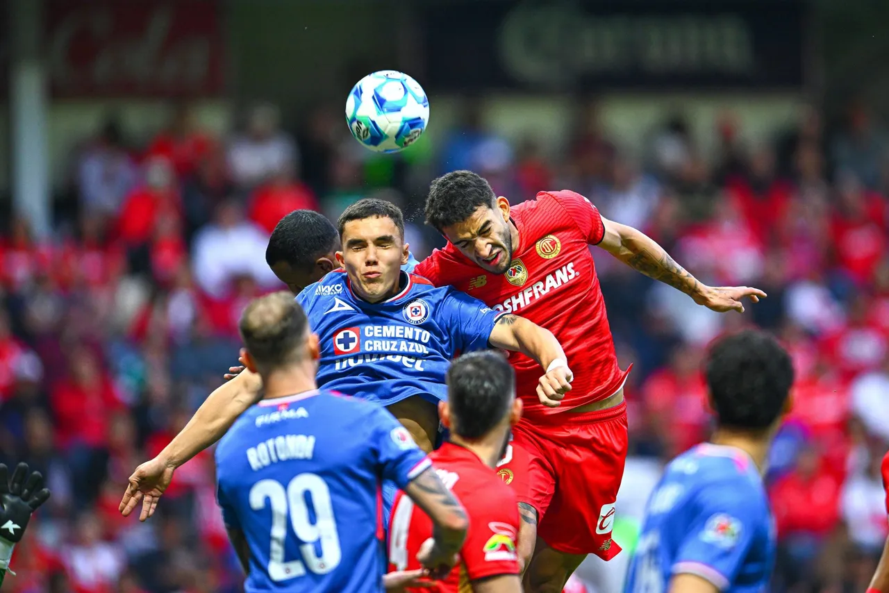 Cruz Azul sacó un empate ante el Toluca en la jornada 5 gracias al gol del argentino José Paradela, que dejó sin efecto el anotado