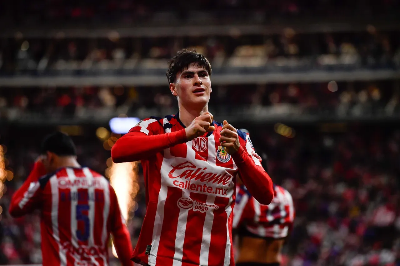 Las Chivas de Guadalajara del entrenador argentino Gabriel Milito vencieron este sábado por 1-0 al América en el Clásico Nacional