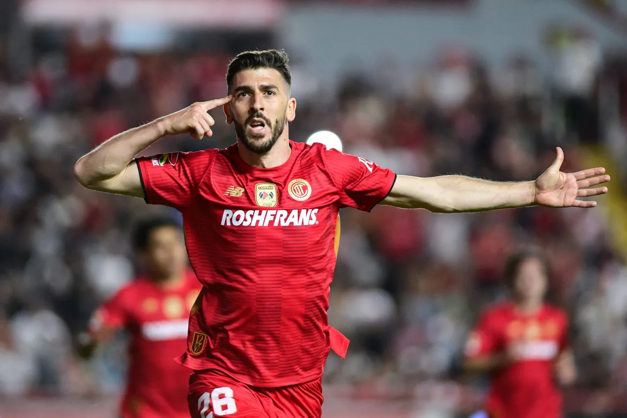 El portugués Paulinho convirtió hoy un par de goles para encabezar el ataque del Toluca, en su victoria por 0-3 sobre el Necaxa