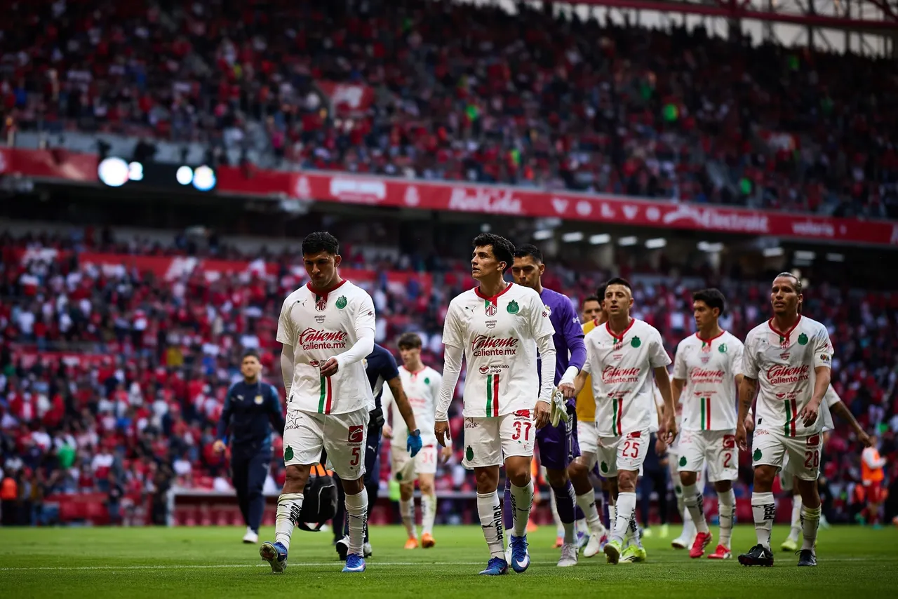 El campeón Toluca derrotó este sábado por 2-0 a las Chivas de Guadalajara y se convirtió en el nuevo líder del torneo Clausura 2026
