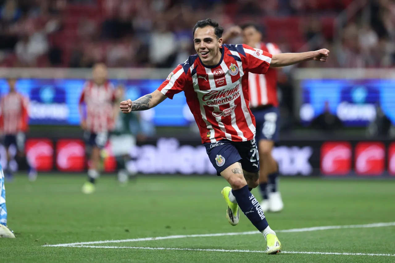 Las Chivas de Guadalajara del entrenador argentino Gabriel Milito, golearon este miércoles por 5-0 al León para convertirse en el nuevo líder del torneo
