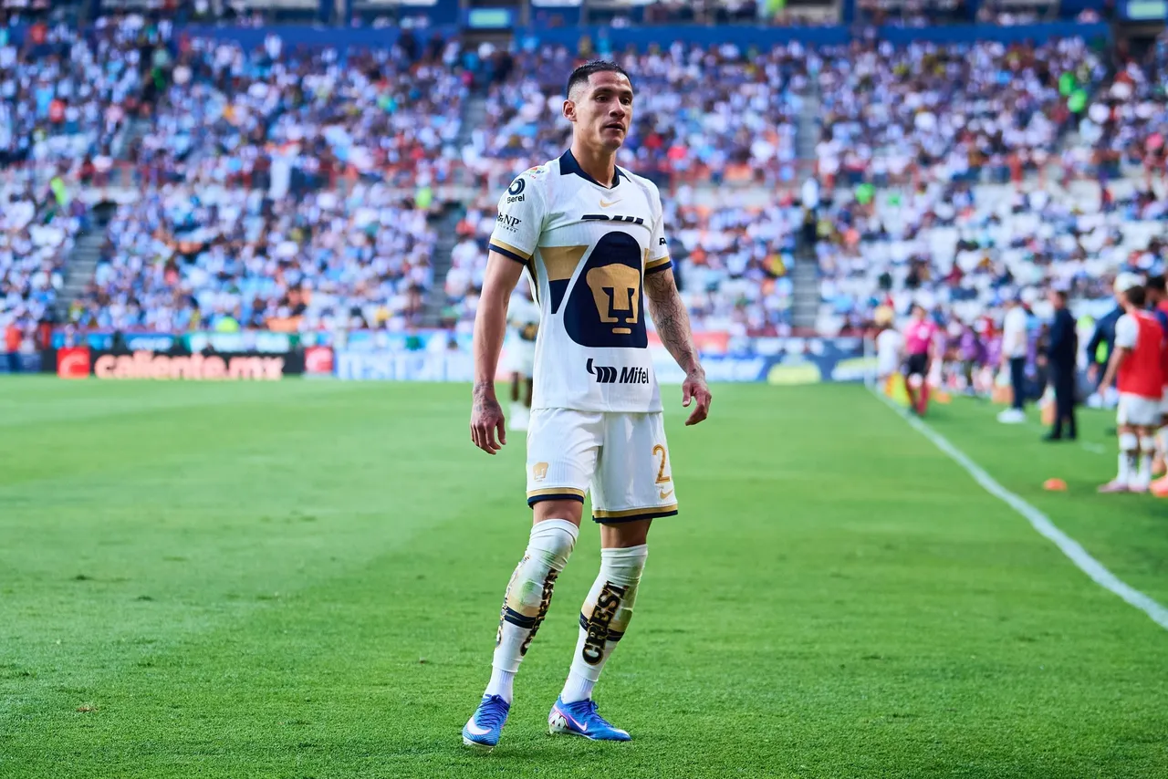 Los Pumas UNAM, con el regreso del costarricense Keylor Navas como una de sus figuras, derrotaron este sábado 0-2 al Pachuca y se colocaron como líderes del torneo