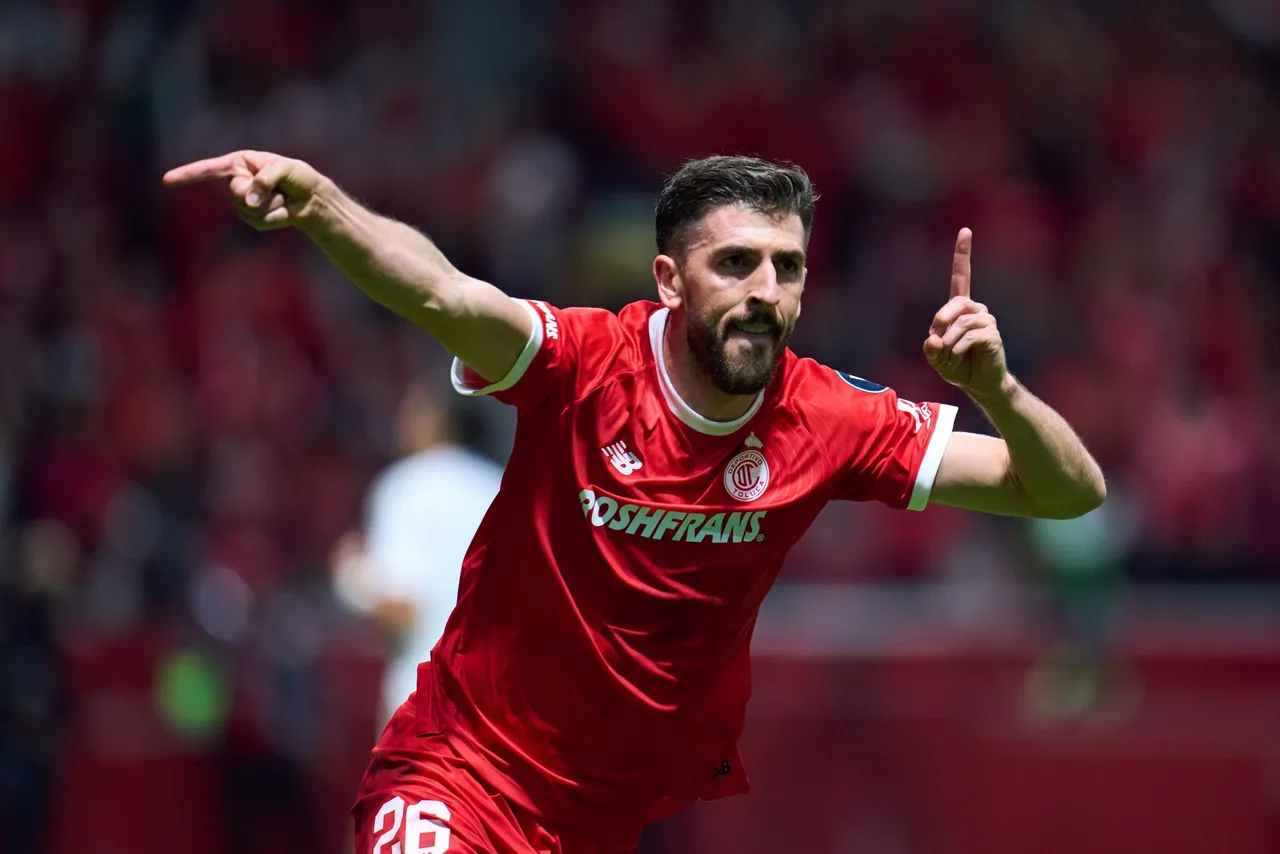 El Toluca, actual monarca del fútbol mexicano, goleó este miércoles por 4-0 a Los Angeles FC de la MLS y se clasificó a la final de la Copa de Campeones de la Concacaf